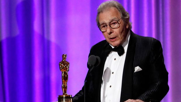 Skladatel Lalo Schifrin v roce 2018 přebírá cenu Oscar za celoživotní dílo
