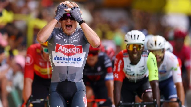 Jasper Philipsen ovládl sprinterský dojezd první etapy Tour de France