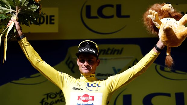Mathieu van der Poel ve žlutém dresu pro lídra Tour de France