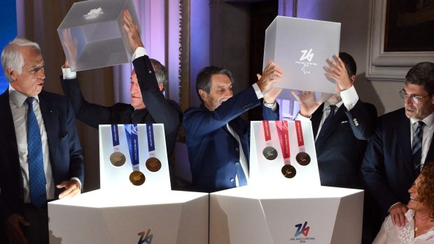 Během olympijských her bude rozděleno 245 sad medailí, při paralympiádě sportovci obdrží 137 sad, celkem tedy 1146 cenných kovů