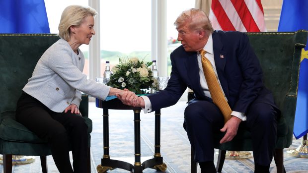 Ursula von der Leyenová i Donald Trump odhadli šance na uzavření dohody mezi Spojenými státy a Evropskou unií jako 50 na 50