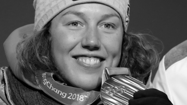 Laura Dahlmeierová se zlatou olympijskou medailí v roce 2018