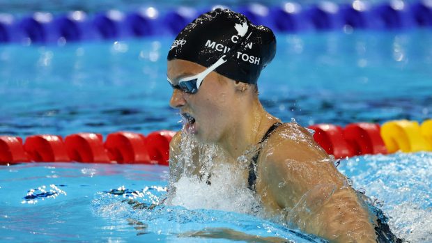 Jednou z hlavních hvězd mistrovství světa v Singapuru je kanadská plavkyně Summer McIntosh
