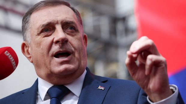Dodik začátkem srpna vyjel do města Banja Luka, kde se setkal se svými podporovateli