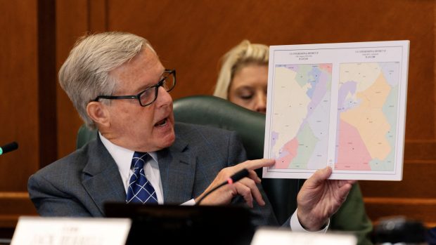 Státní senátor Texasu Phil King představuje návrhy nových volebních obvodů (7. srpna 2025)