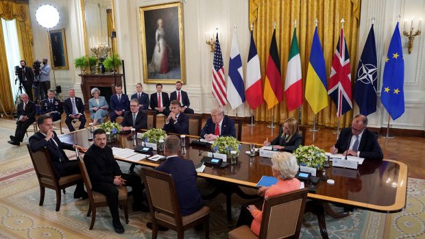 Emmanuel Macron, Giorgia Meloniová, Mark Rutte či Alexander Stubb - Trumpovi „zaříkávači&quot; na srpnovém summitu v Bílém domě