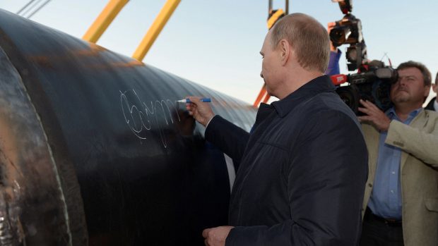 Vladimir Putin podepisuje segment plynovodu Síla Sibiře v Jakutsku (2024)