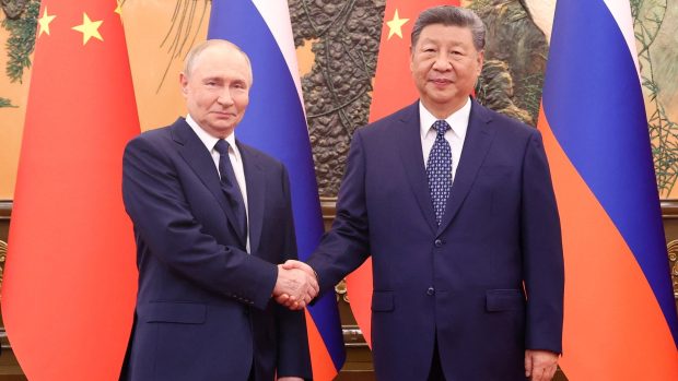 Ruský prezident Vladimir Putin a čínský prezident Si Ťin-pching (2. září 2025)