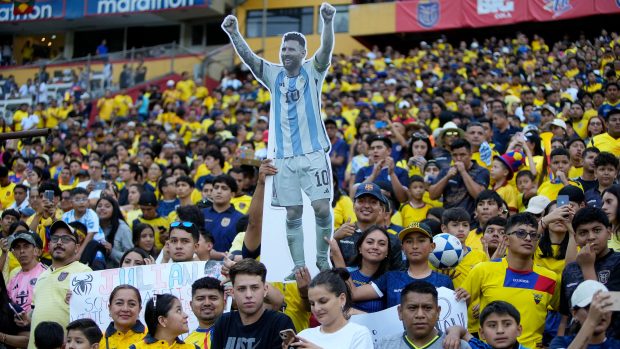Fanoušci Lionela Messiho v kvalifikačním zápase na mistrovství světa mezi Argentinou a Ekvádorem