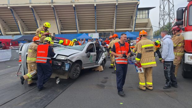 Hasiči cvičili u stadionu v teplicích
