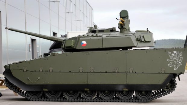 První bojové vozidlo CV90 pro českou armádu už je na světě