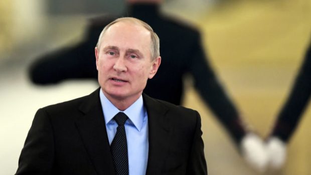 Ve volebním cirkuse, který nastal, by mohl Putin vypadat jako ten, který přichází celý v bílém