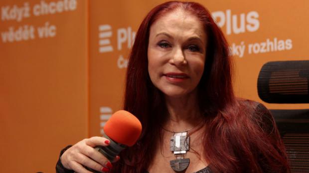 „Vysoce postavení lidé jsou překvapení, jak jsem otevřená a schopná o sobě mluvit i negativně,“ říká módní návrhářka Blanka Matragi