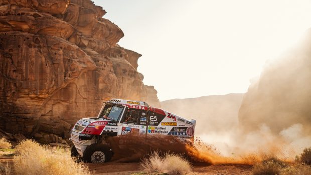 Vůz nizozemského jezdce Pascala de Baara na trati Rallye Dakar 2024