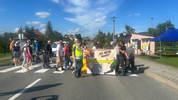 Obyvatelé Martinic a Horního Lapače na Kroměřížsku znovu blokují silnice procházející obcemi