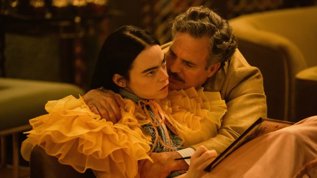 Emma Stone a Mark Ruffalo ve snímku Chudáčci