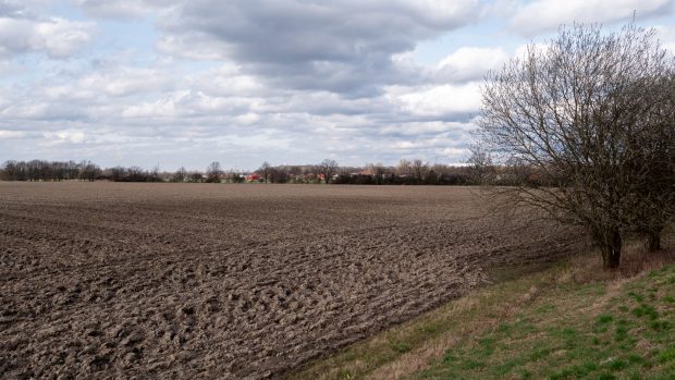 Pole u Věřňovic, kam by mohla zasahovat plánovaná gigafactory.