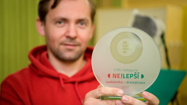 Petr Lněnička s cenou pro Nejlepší audioknihu - dramatizace
