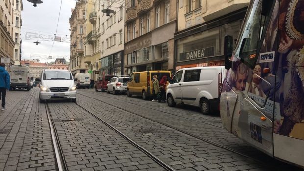 „Tomuhle se říká bezpečné centrum. Existuje vůbec ještě něco jako pěší zóna nebo jsem něco zaspal,“ píše Michal Doležel na facebookové stránce Mapa „zásobovacích“ vozidel v Brně.