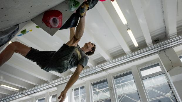 Adam Ondra, patří mezi absolutní světovou špičku sportovních lezců