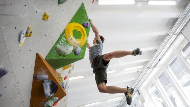 Adam Ondra, patří mezi absolutní světovou špičku sportovních lezců