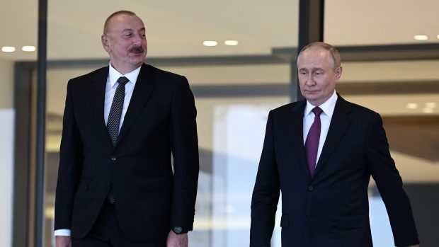 Ázerbájdžánský prezident Ilham Alijev a ruský prezident Vladimir Putin během jejich setkání v Baku v srpnu 2024.