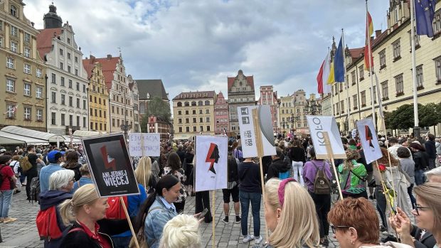 „Ani jednej więcej!“ Heslo protestů po celém Polsku