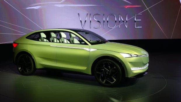 Škoda Vision E má pohon všech čtyř kol a výkon 225 kW (306 koní).