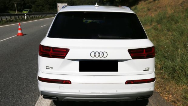 Ukradené bílé Audi zastavené policisty na Liberecku