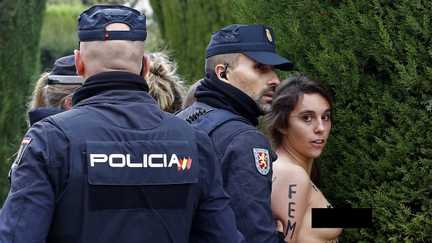 Zadržená členka hnutí Femen