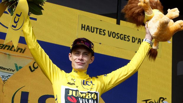 Jonas Vingegaard slaví třetí místo v předposlední etapě Tour de France