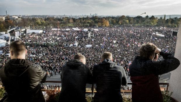 Dnešní akce se řadí mezi tři největší politické demonstrace, které se na Letné odehrály.