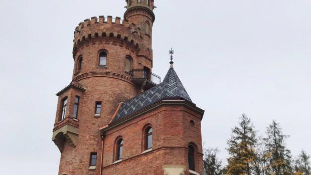 Opravená Goethova rozhledna v Karlových Varech
