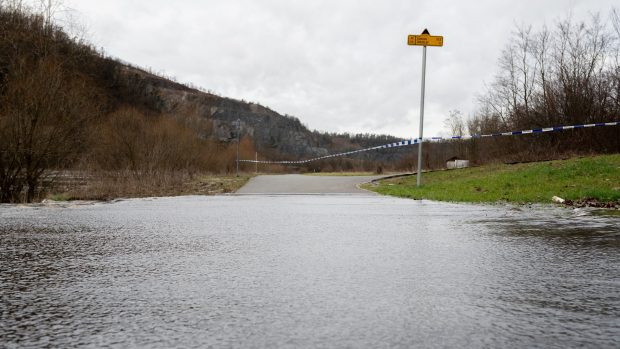 Situaci nepomáhají ani přítoky do Vltavy