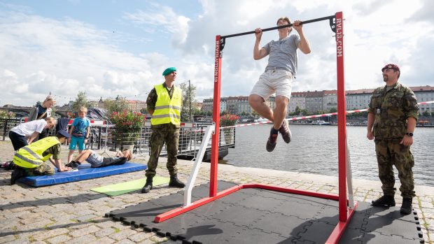 Zkouška fyzických testů pro přijetí do armády dělala problémy