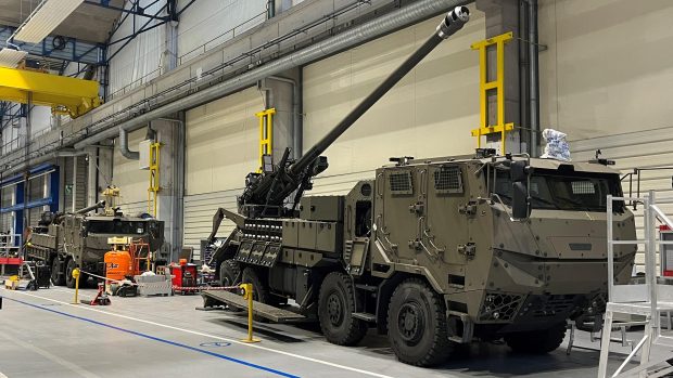 Dva hotové prototypy houfnice Caesar pro českou armádu