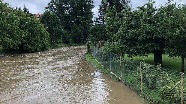 Za poslední týden se Novohradka dostala potřetí na třetí povodňový stupeň.