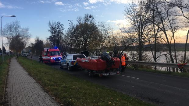 Zásah hasičů a policistů při pádu ultralehkého letadla na Litoměřicku