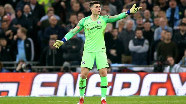 Brankář Kepa Arrizabalaga během finále anglického ligového poháru mezi Chelsea a Manchesterem City, kdy v prodloužení odmítl střídat.