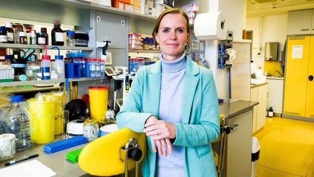 Dr. Klára Grantz Šašková, ze skupiny Proteázy lidských patogenů při ÚOCHB