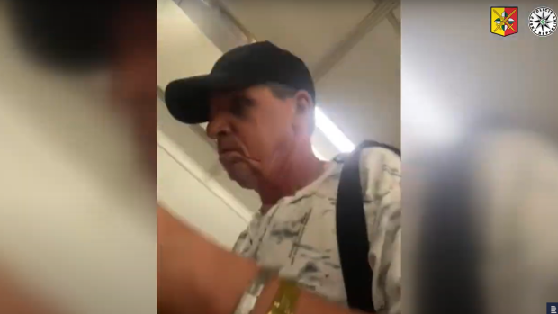 Pražští policisté pátrají po neznámém muži, který počátkem července osahával na eskalátoru v metru mladou ženu