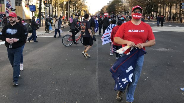 „Není tu žádná jiná osobnost jako Trump. Já doufám, že pokud Trump příští rok už nebude prezidentem, tak zůstane hlasem opozice,“ přeje si Trumpův příznivec George