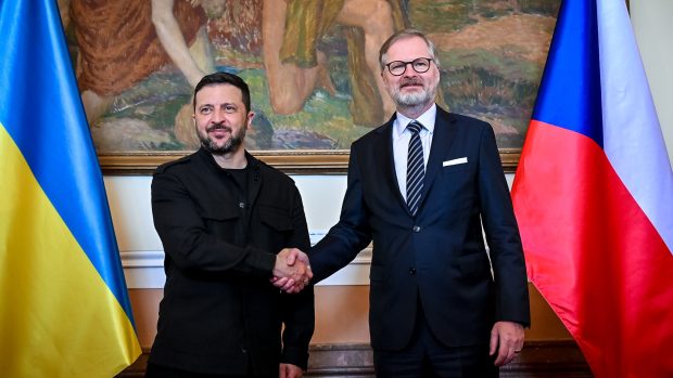 Ukrajinský prezident Volodymyr Zelenskyj na návštěvě v Praze před schůzkou s premiérem Petrem Fialou (ODS)