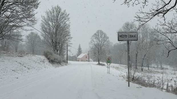 Drtivá většina silnic v Libavé je podle města v havarijním stavu