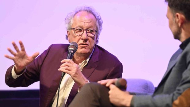 Geoffrey Rush s moderátorem Sašou Michailidisem