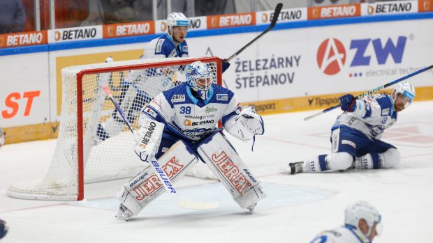 Brankář Dominik Furch v utkání Komety Brno proti Vítkovicím