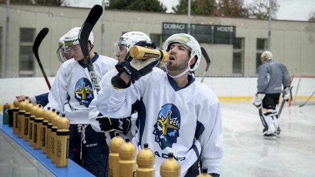 Doplnit tekutiny a znovu do práce. Sport v Česku se sice zastavil, ale hráči musí trénovat pořád