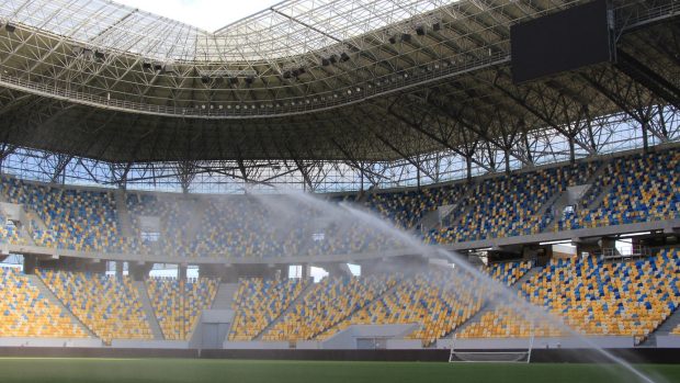 Kapacita stadionu je téměř 35 tisíc diváků