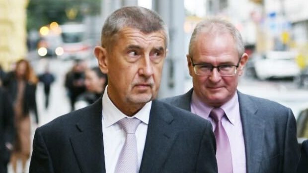 Expremiér Andrej Babiš přichází k soudu v kauze Čapí hnízdo