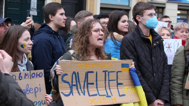 Protest proti ruskému vpádu na Ukrajinu v Praze